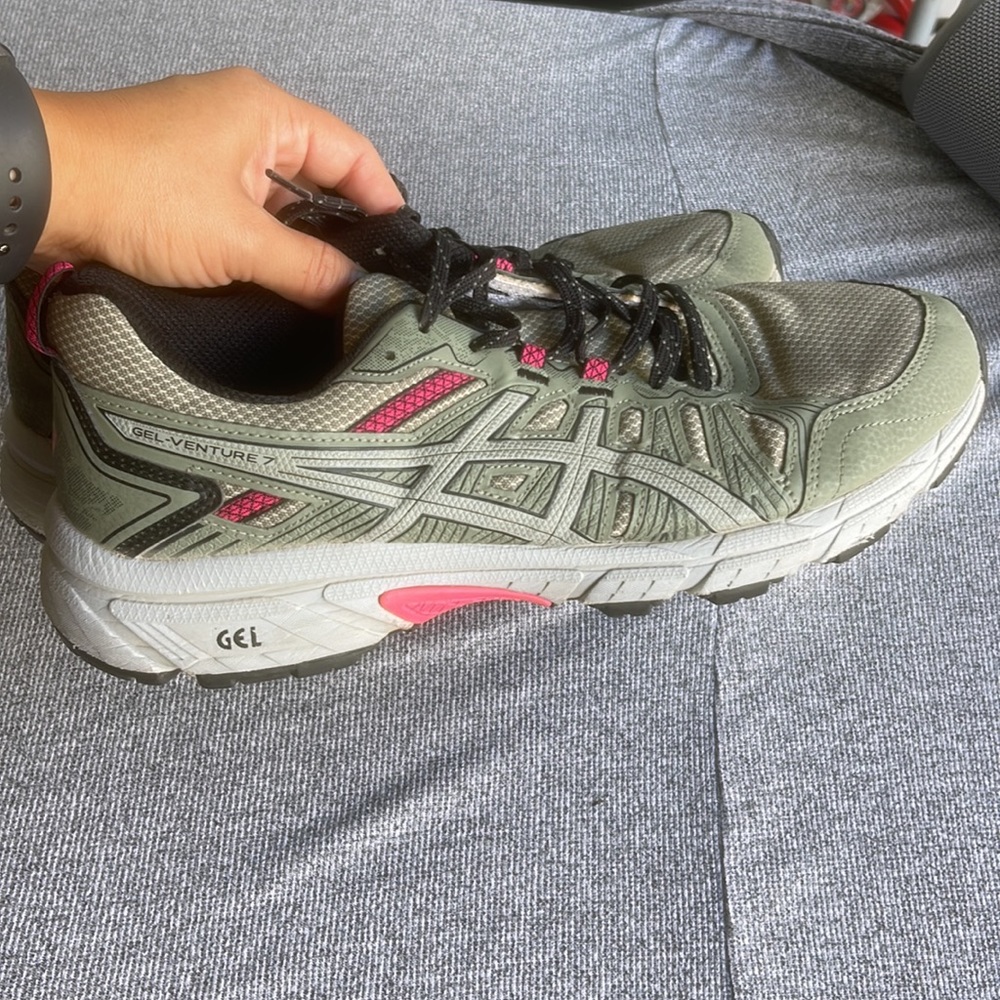 ASICS - Picture 2 of 3